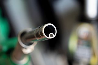 Stropy u benzínu i u nafty se další den v řadě zvyšují - Novinky